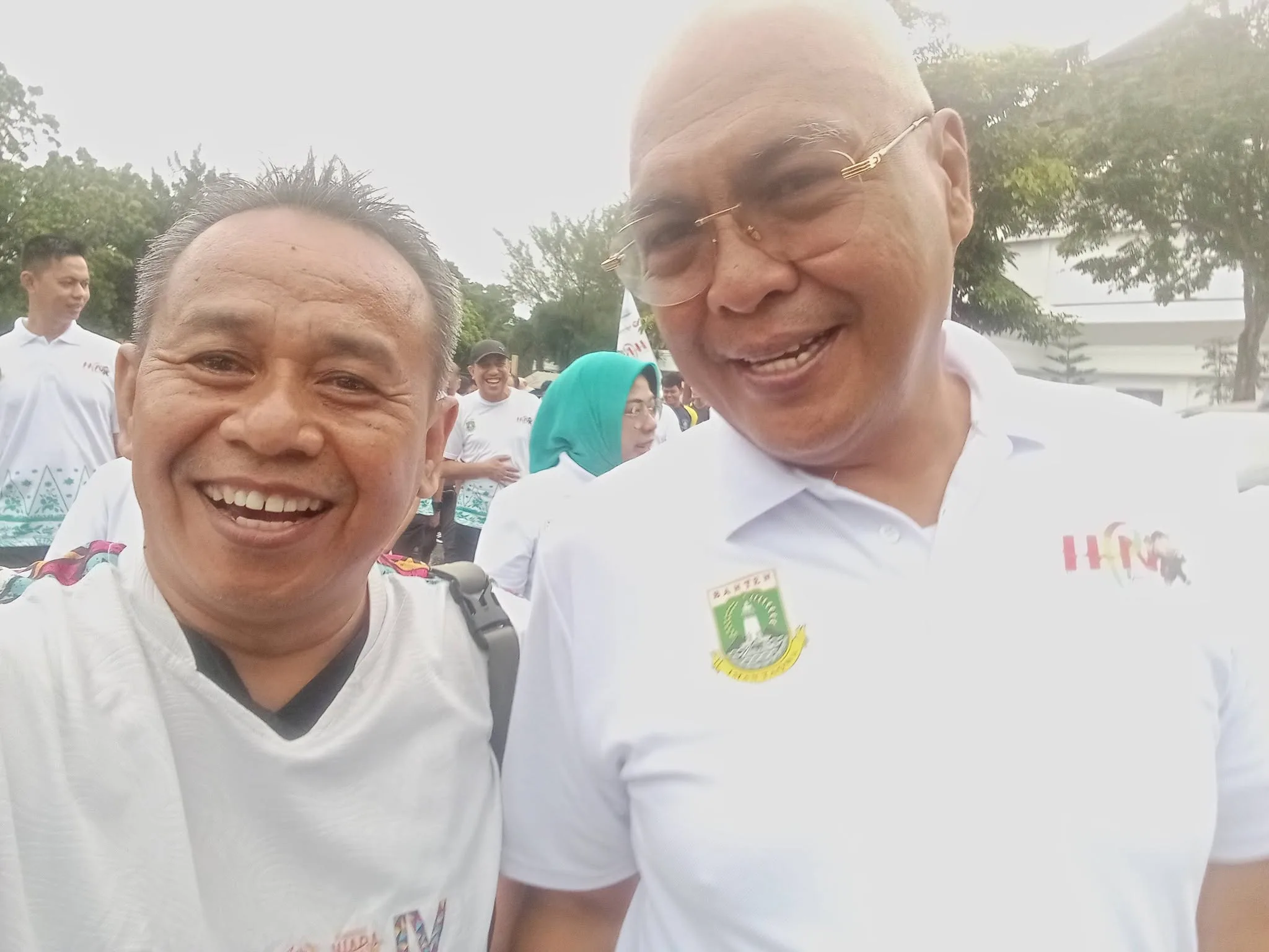 Ketua PWI Banyuasin, Wardoyo, S.I.Kom  selfi dengan Ketua PWI Pusat -Akhmad Munir,  saat  Jalan sehat rangkaian kegiatan HPN di Banten. Minggu 8 Februari 2026.